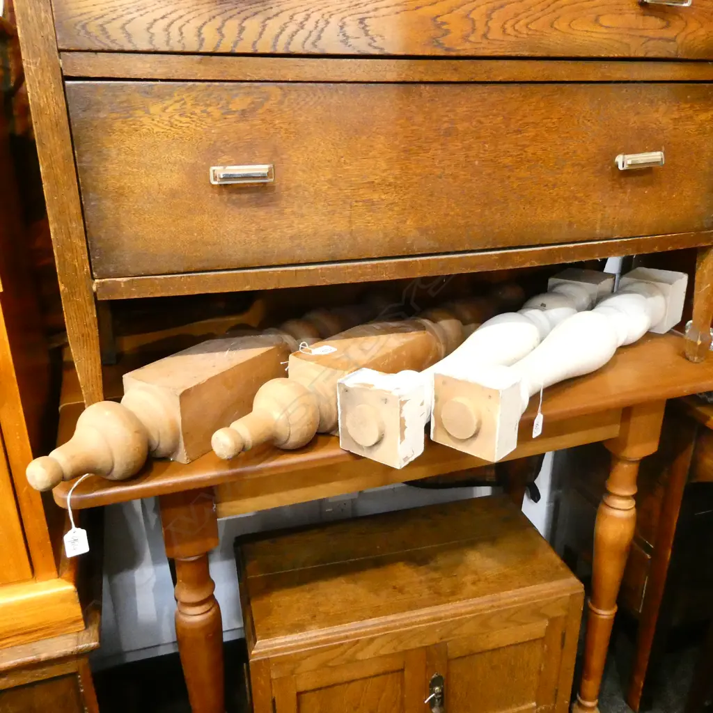 PAIR COLONIAL FINIALS & PAIR PAINTED LARGE BALUSTERS Image 1++