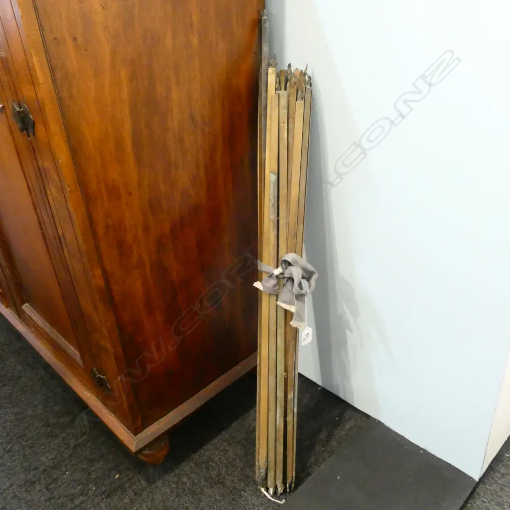 BUNDLE OF 27 BRASS STAIR CARPET RODS Image 1++