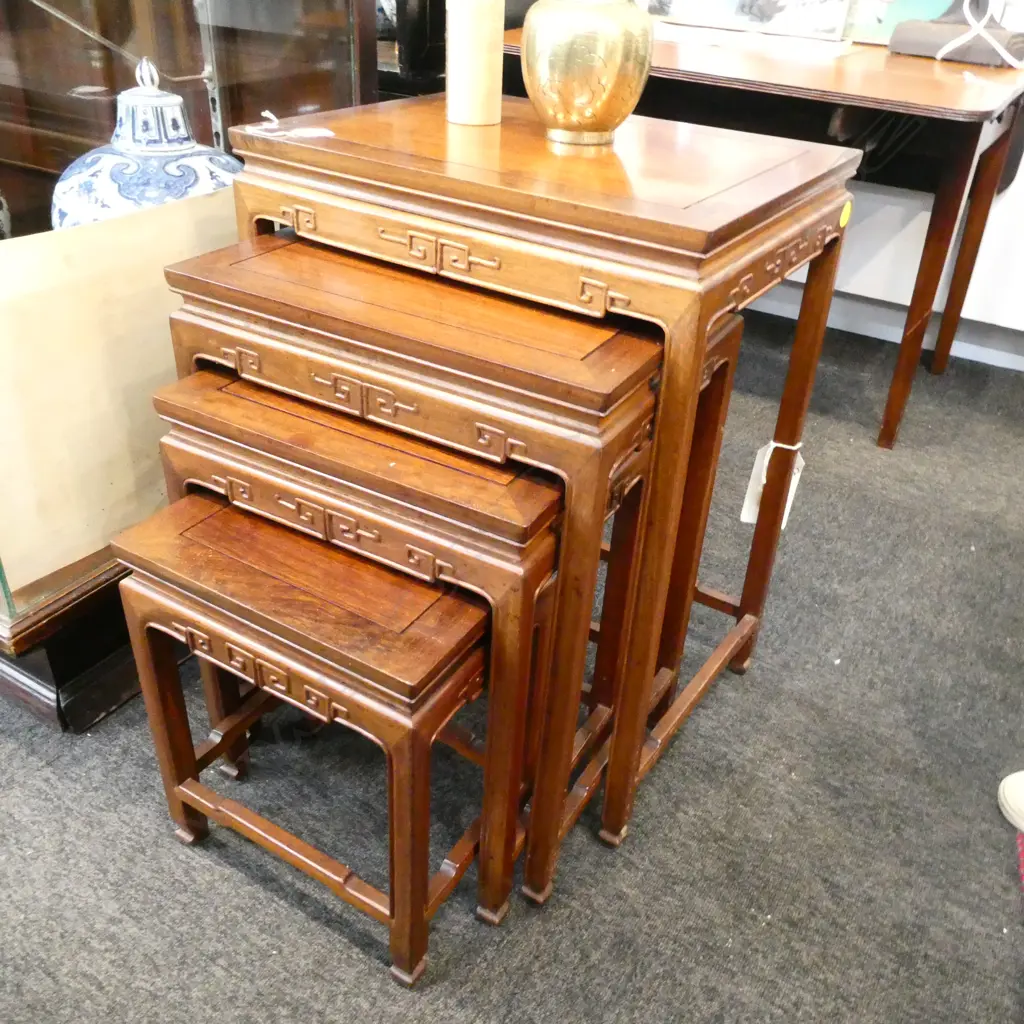 4 ORIENTAL NESTING TABLES W. 480MM Image 1++