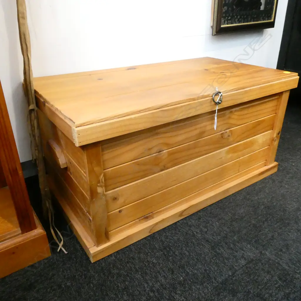 PINE BLANKET BOX H. 410MM W. 850MM Image 1++