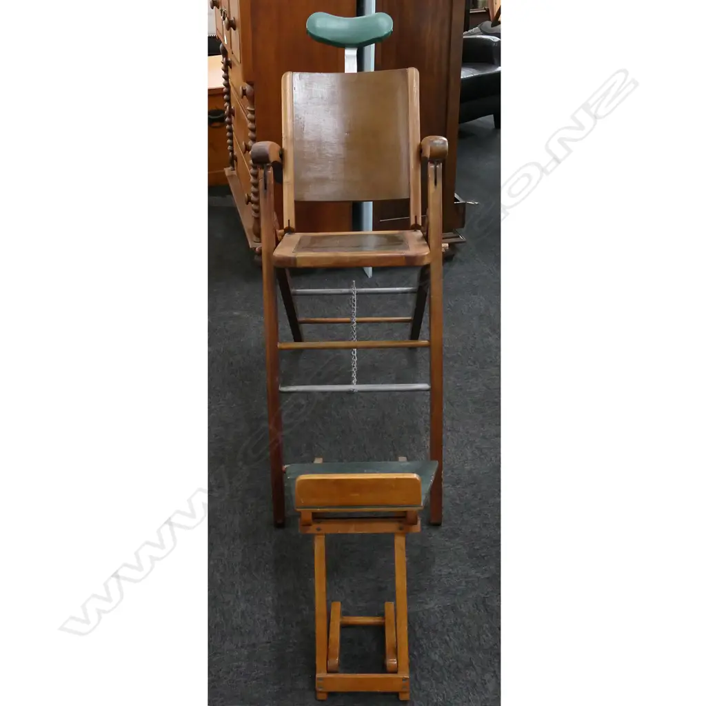 VINTAGE 1950S-60S DENTAL CHAIR, H.1200MM Image 1++