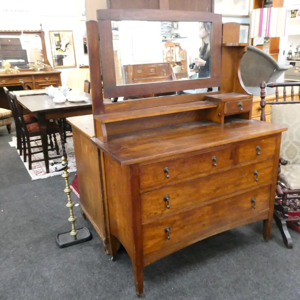 ARTS & CRAFTS OAK DRESSER W. 1150MM Image 1++