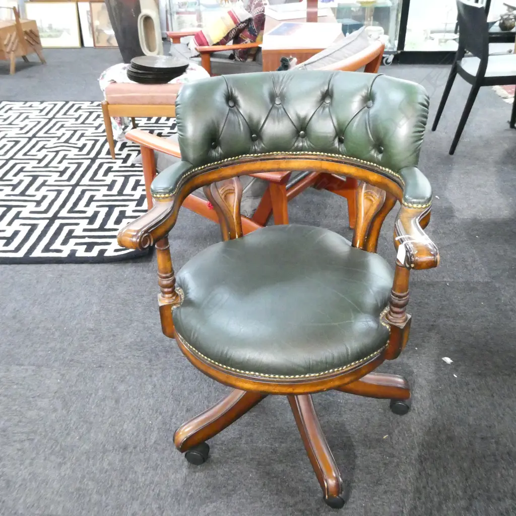 REVOLVING LEATHER OFFICE CHAIR Image 1++