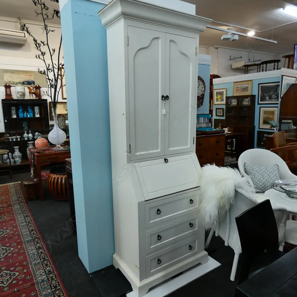 WHITE PAINTED DRESSER H. 2125MM Image 1++