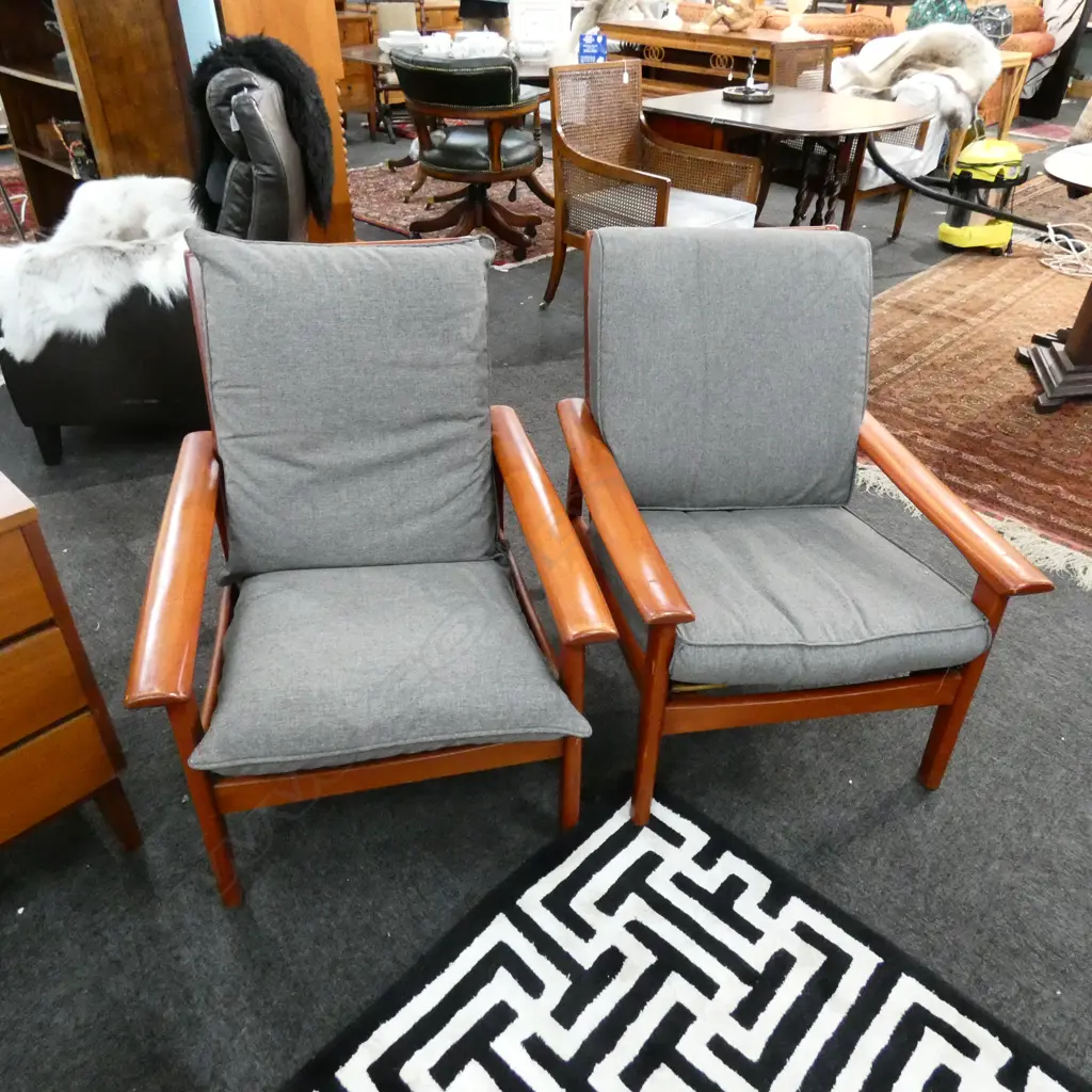 PR MID CENTURY CHAIRS Image 1++