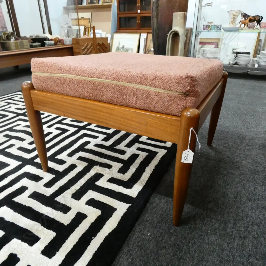 MID CENTURY OTTOMAN H. 450MM Image 1++