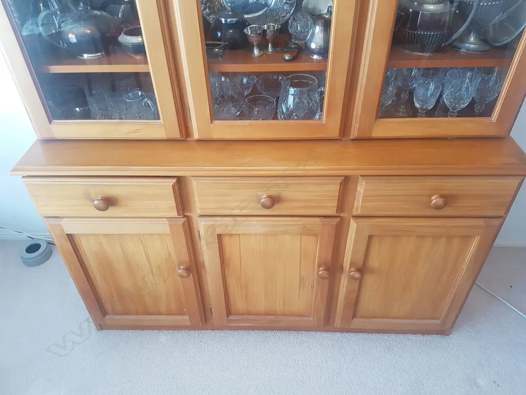 1980S RIMU DISPLAY DRESSER, 530 x 410 x 1830mm. Image 1++