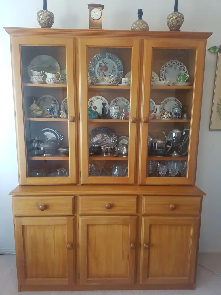 1980S RIMU DISPLAY DRESSER, 530 x 410 x 1830mm. Image 1++