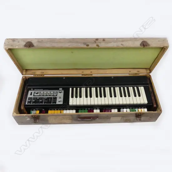 Roland SH-2000 Synthesizer