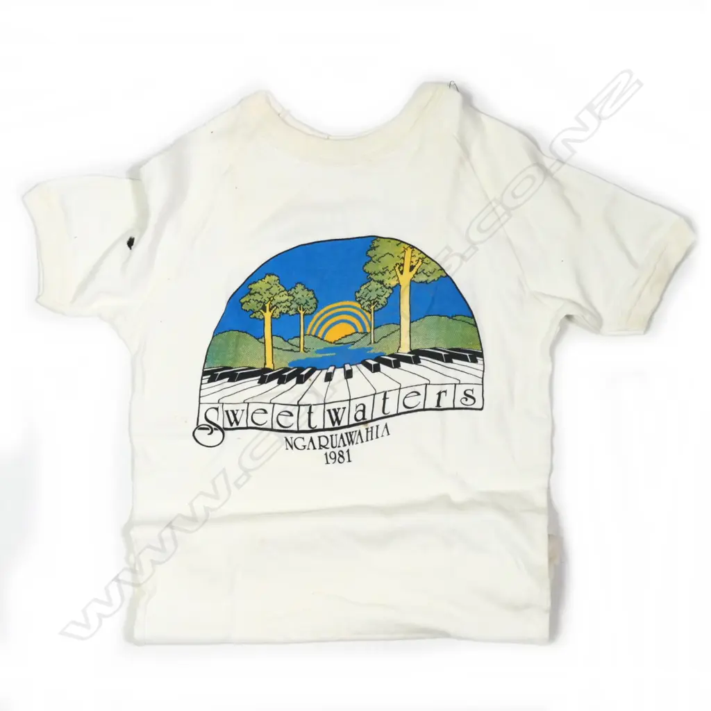 SWEETWATERS NGARUAWAHA 1981 TEE SHIRT SIZE M SOME STAINS Image 1++