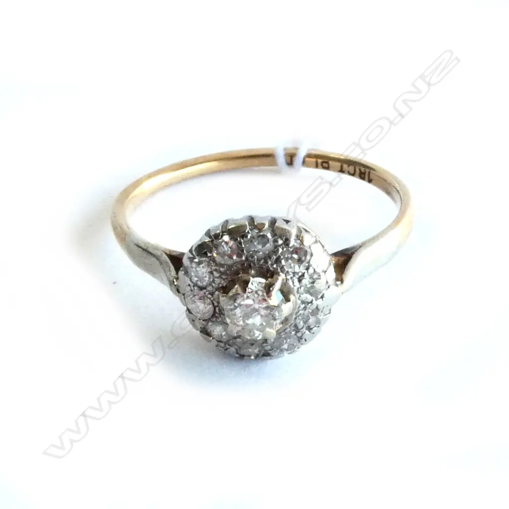 VINTAGE 18CT W/GOLD & DIAMOND CLUSTER RING some faults Image 1++