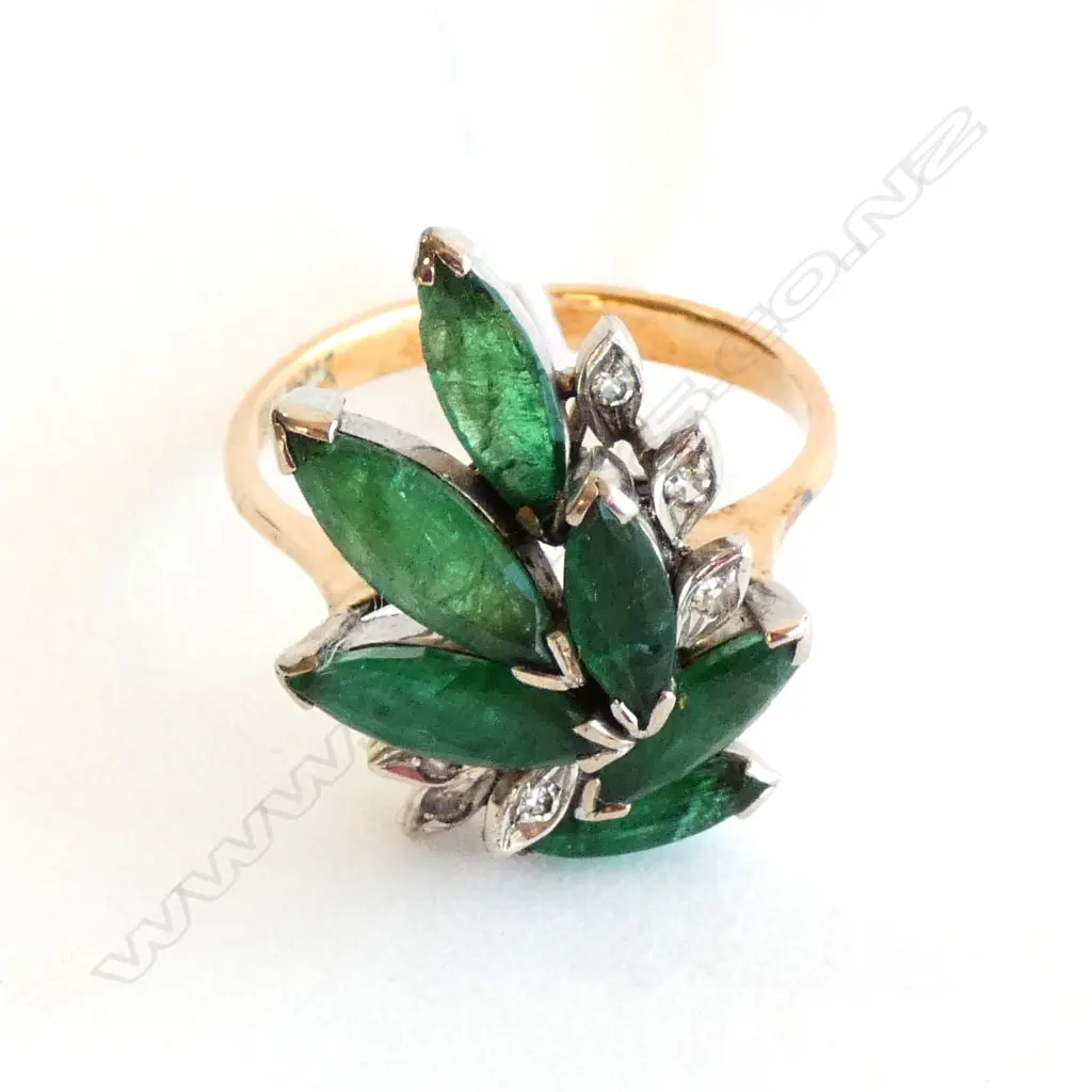 VINTAGE 14K GOLD EMERALD & DIAMOND STYLISH RING... Image 1++