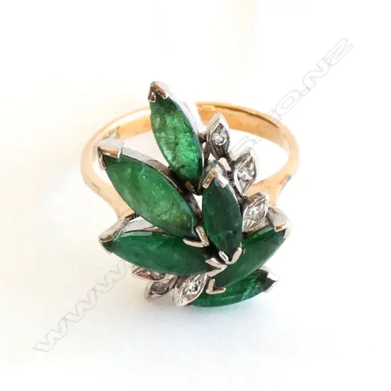 VINTAGE 14K GOLD EMERALD & DIAMOND STYLISH RING...