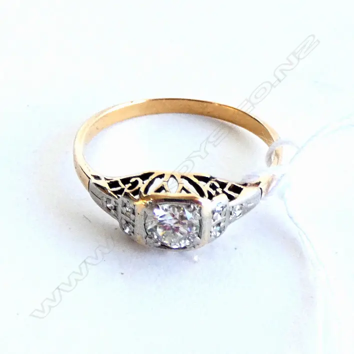 GOLD & DIAMOND RING APPROX. TDW 0.40ct. Image 1++