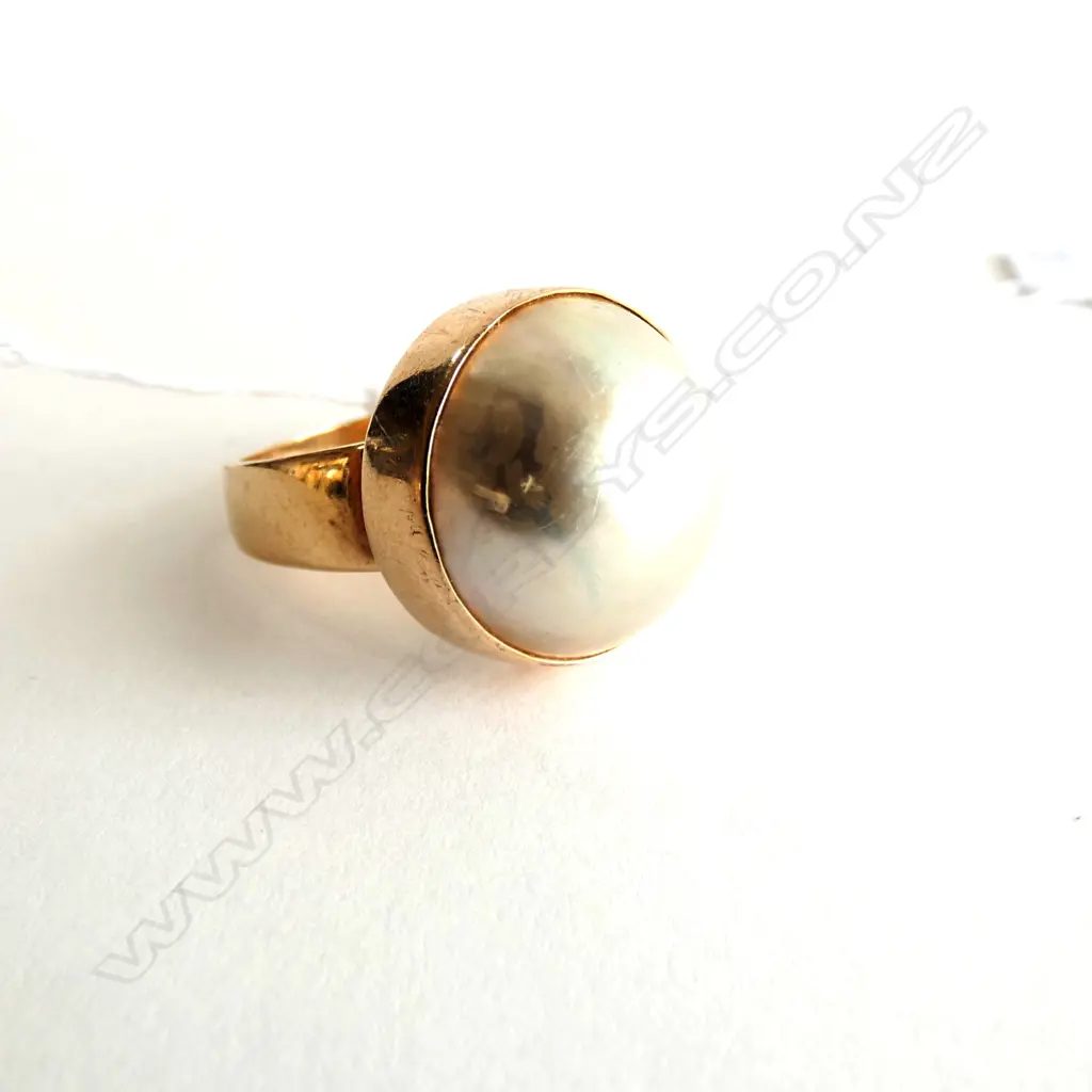9CT GOLD AND MABE' PEARL RING Image 1++