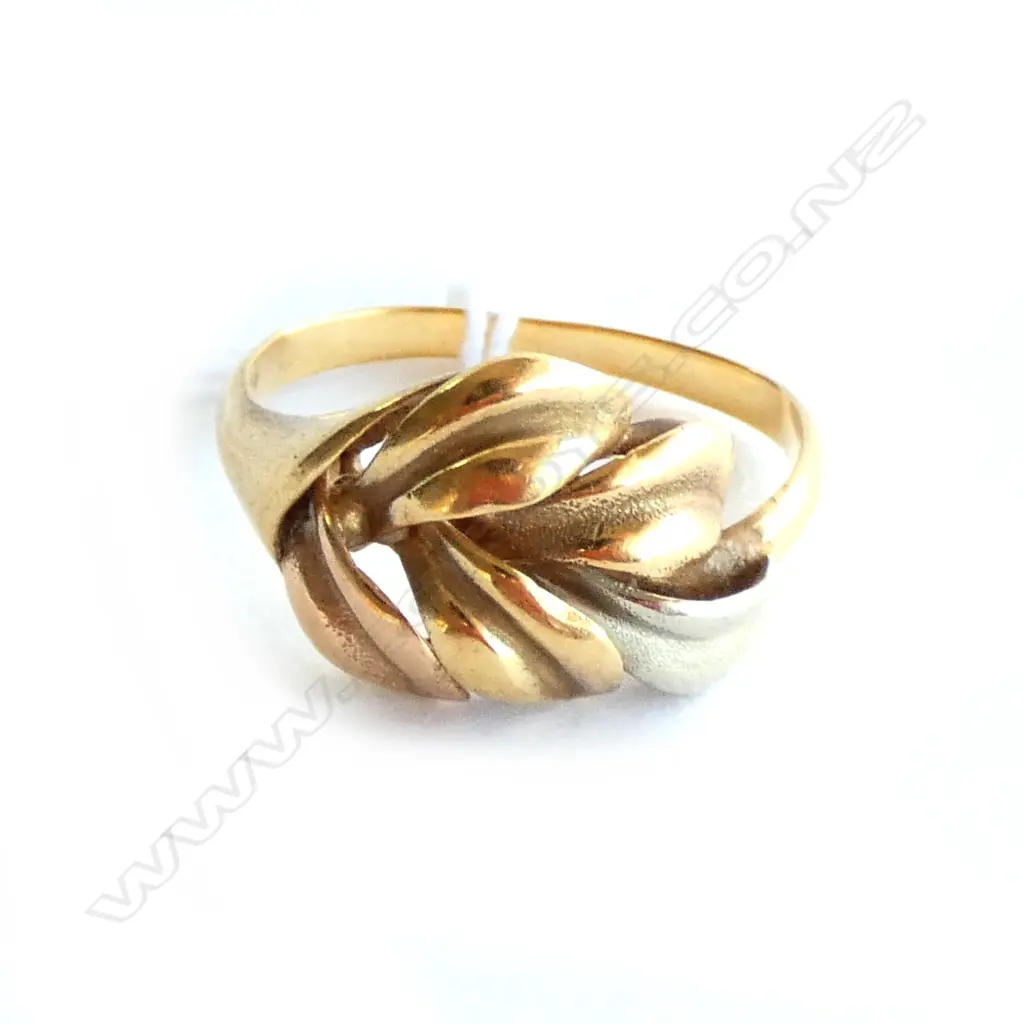 18CT Y/GOLD RING 3.6gms Image 1++