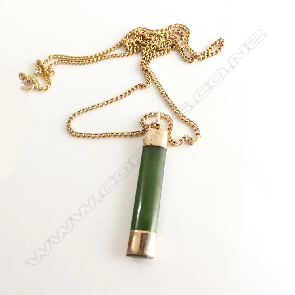9CT GOLD POUNAMU PENDANT WITH 9CT GOLD CHAIN 3gm Image 1++