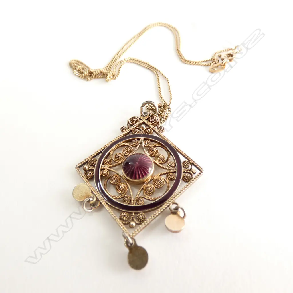 SILVER GILT CHAIN AND PENDANT Image 1++