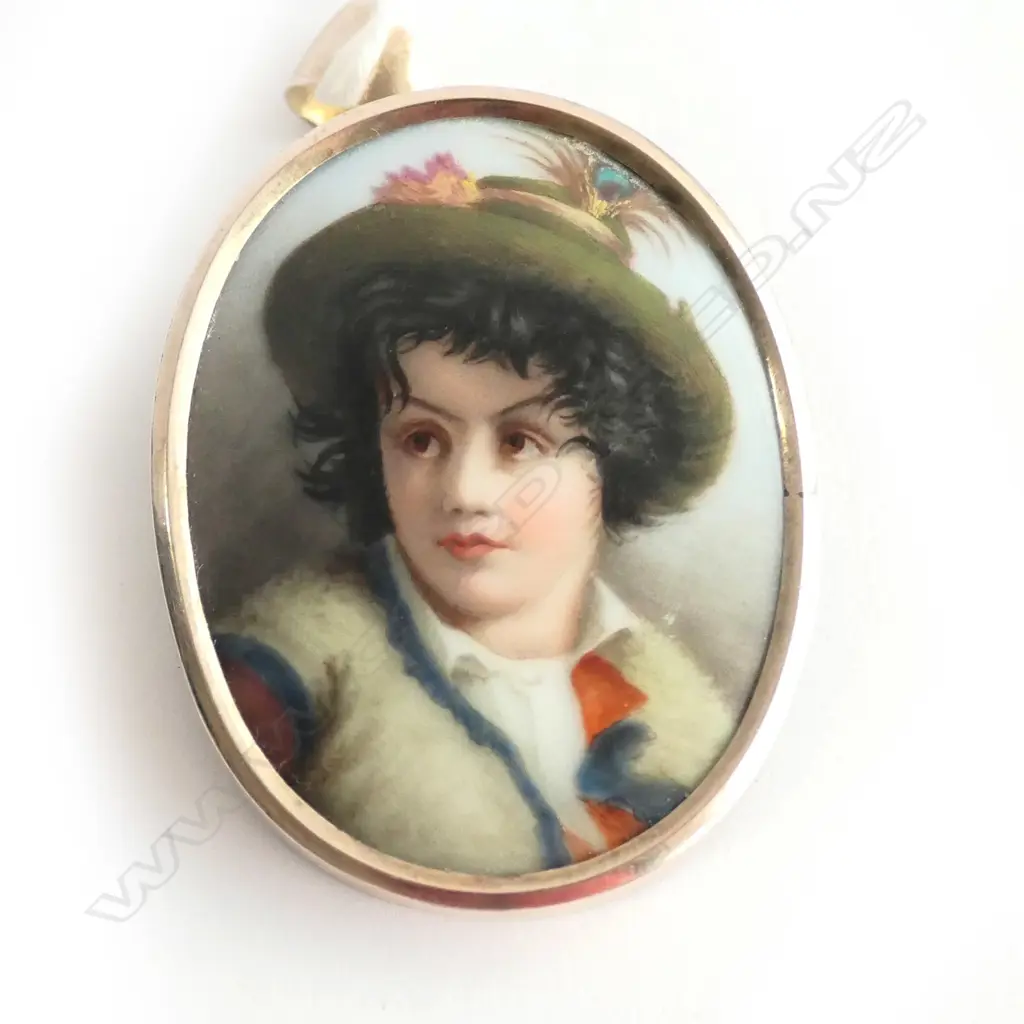 HAND PAINTED PORCELAIN BROOCH Image 1++