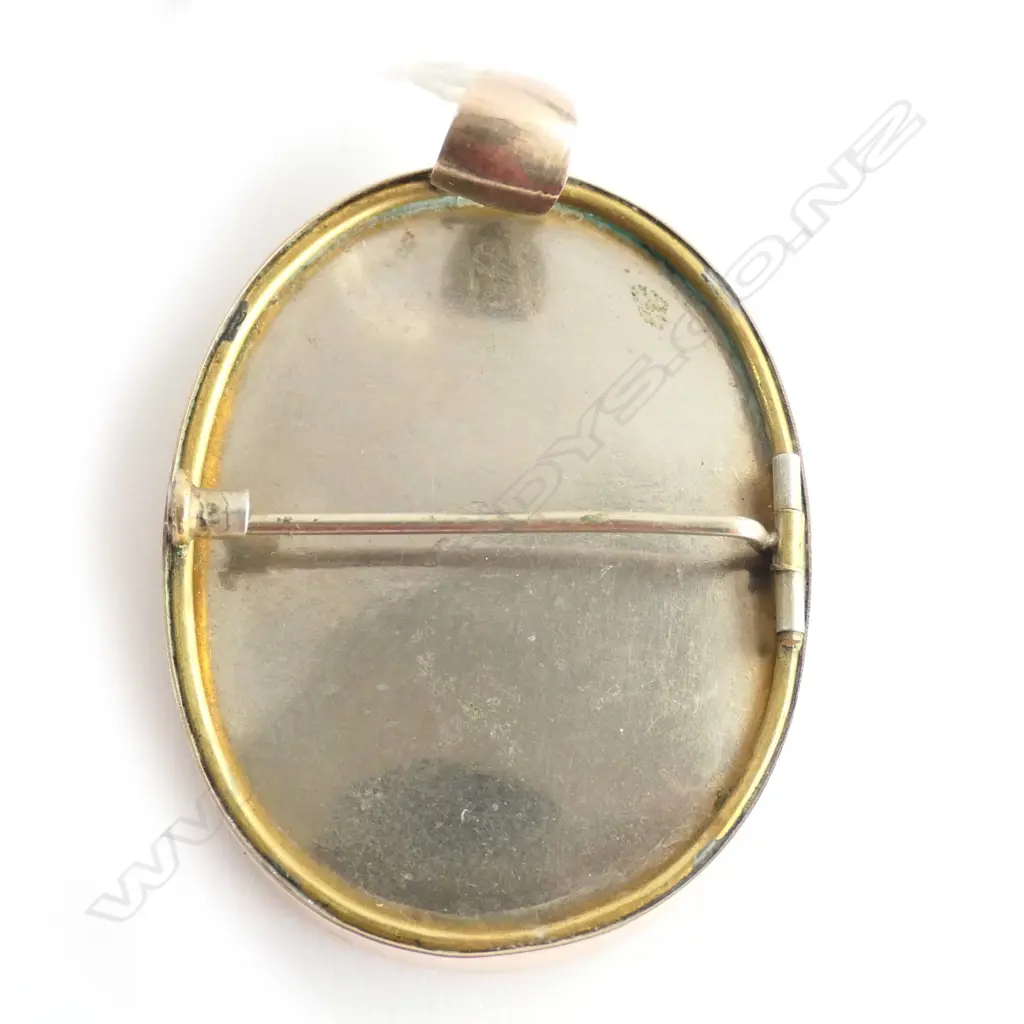 HAND PAINTED PORCELAIN BROOCH Image 1++