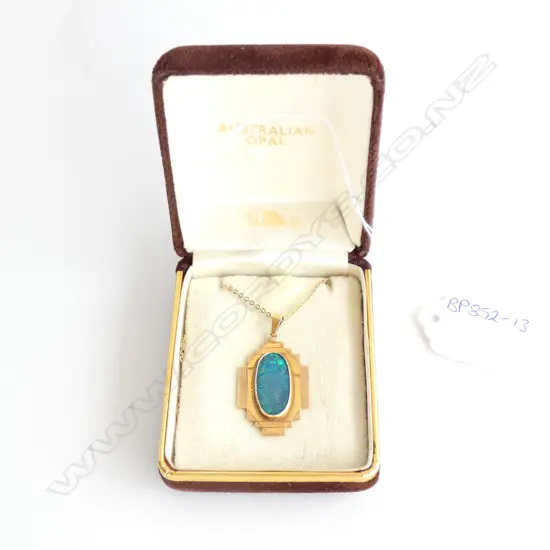 9CT GOLD OPAL (DOUBLET) PENDANT AND CHAIN