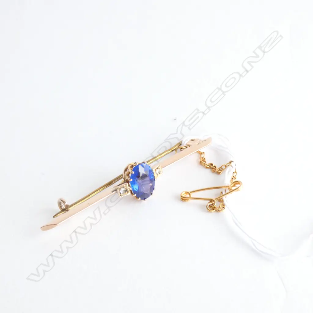9CT GOLD DIAMOND AND BLUE STONE BAR BROOCH Image 1++