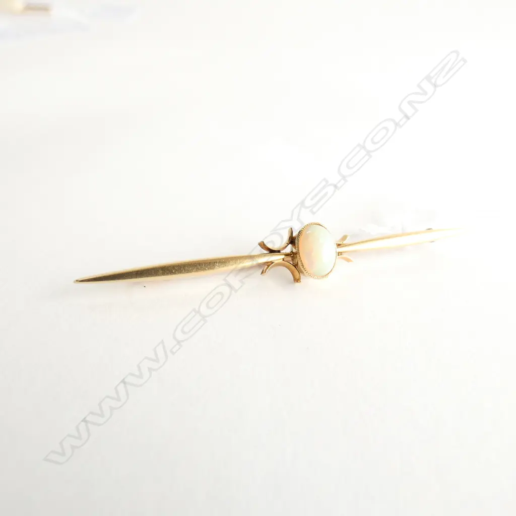 15CT GOLD AND OPAL BROOCH Image 1++