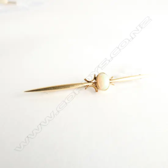 15CT GOLD AND OPAL BROOCH
