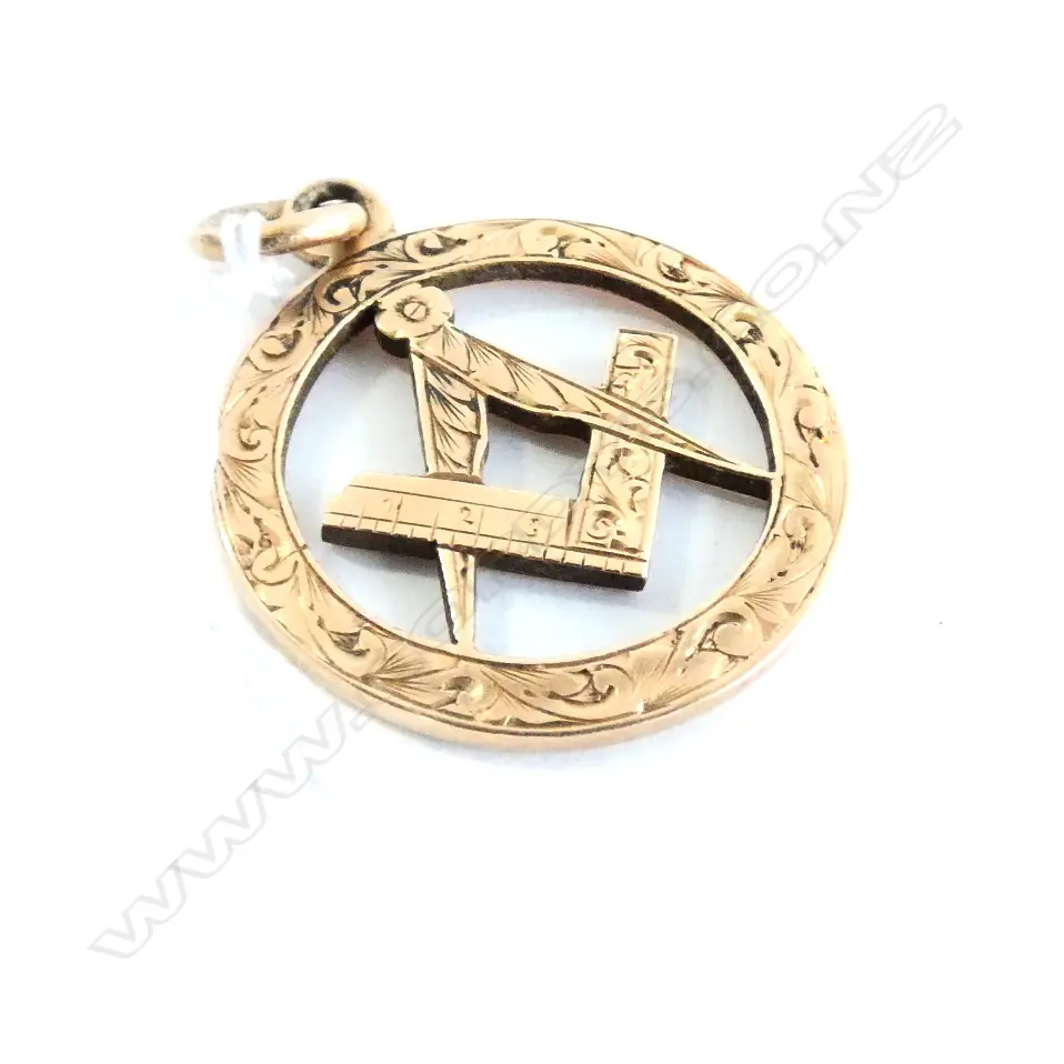15ct GOLD MASONIC FOB 5.36gm Image 1++