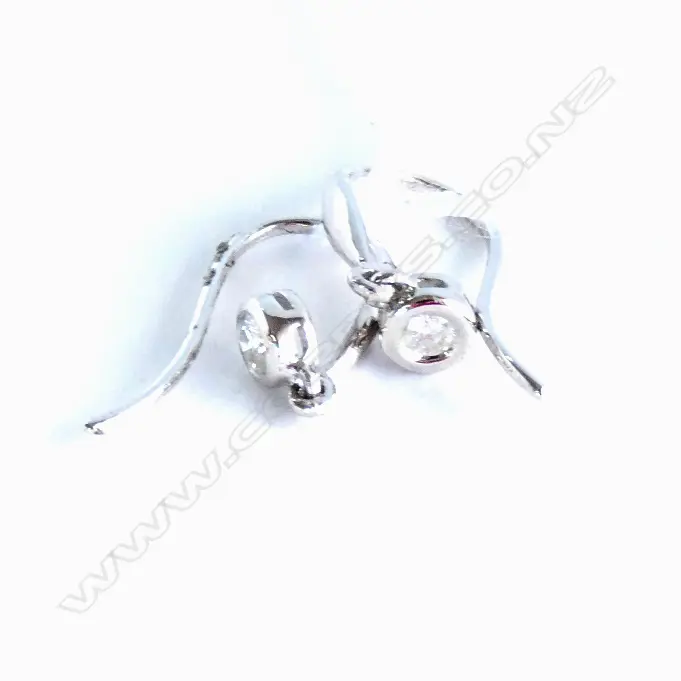 PR 9CT W/GOLD 2 DIAMOND EARRINGS INS $520 Image 1++