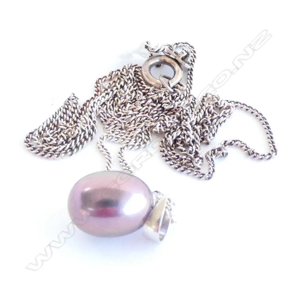 REAL NATURAL PEARL PENDANT ON STG SILVER CHAIN Image 1++
