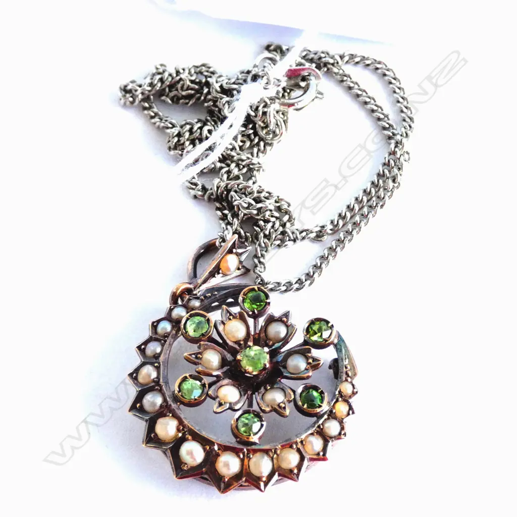 15ct c1900 GOLD PERIDOT & SEED PEARL PENDANT 4gms Image 1++