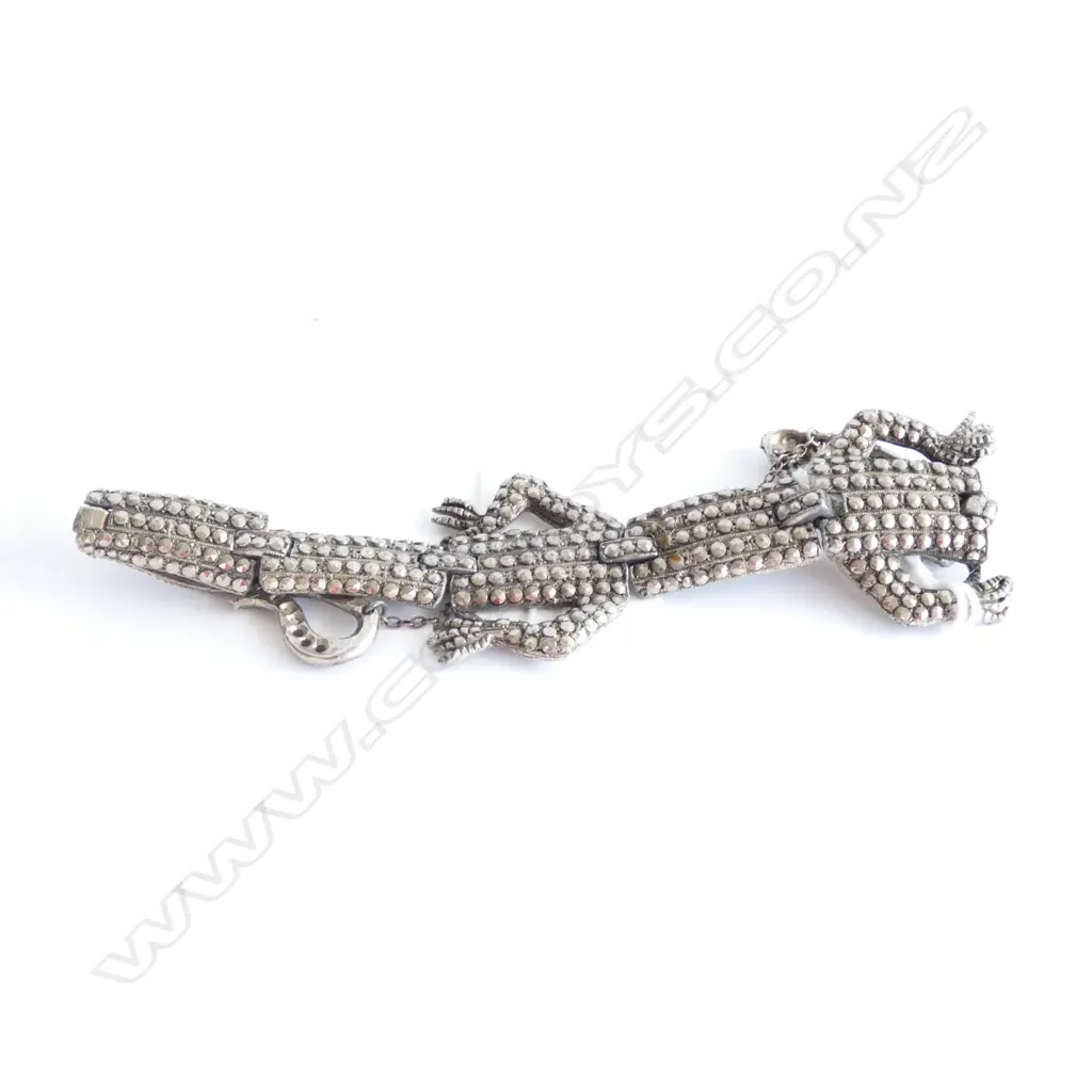 UNCOMMON VINTAGE S/PLATE & MARCASITE CROCODILE BRACELET.. Image 1++