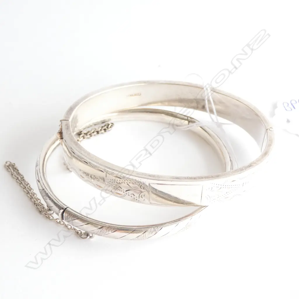 TWO STERLING SILVER HINGED BANGLES Image 1++