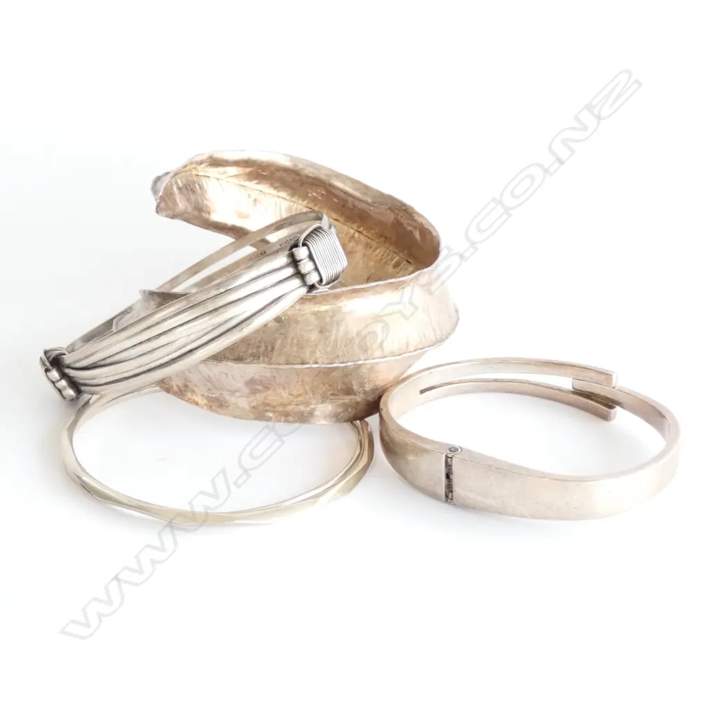 FIVE SILVER BANGLES Image 1++