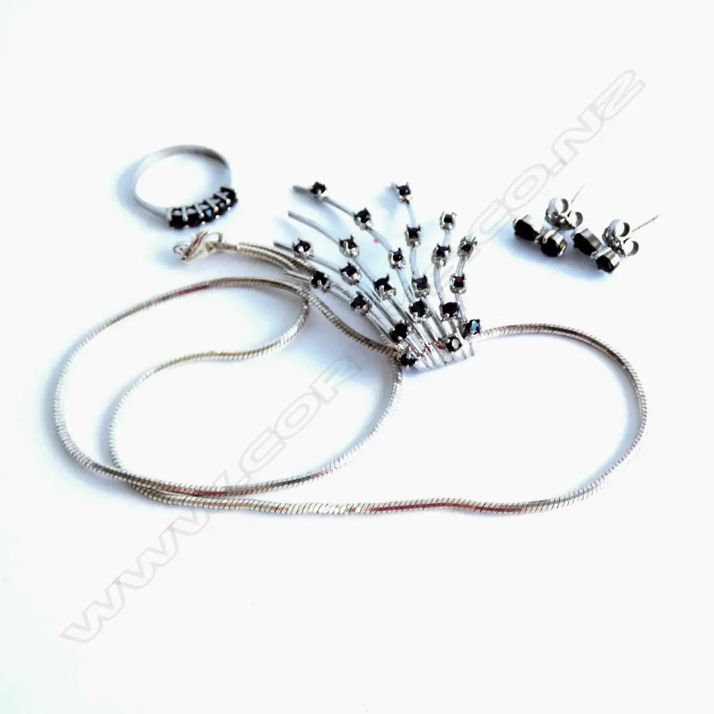 SILVER & SAPPHIRE SUITE OF JEWELLERY... Image 1++