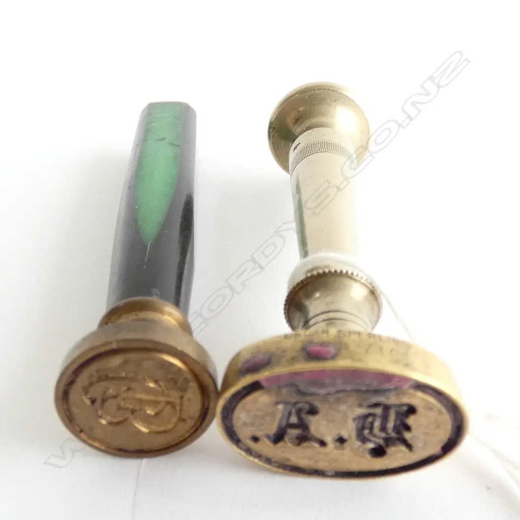 2 ART DECO WAX SEALS  Image 1++
