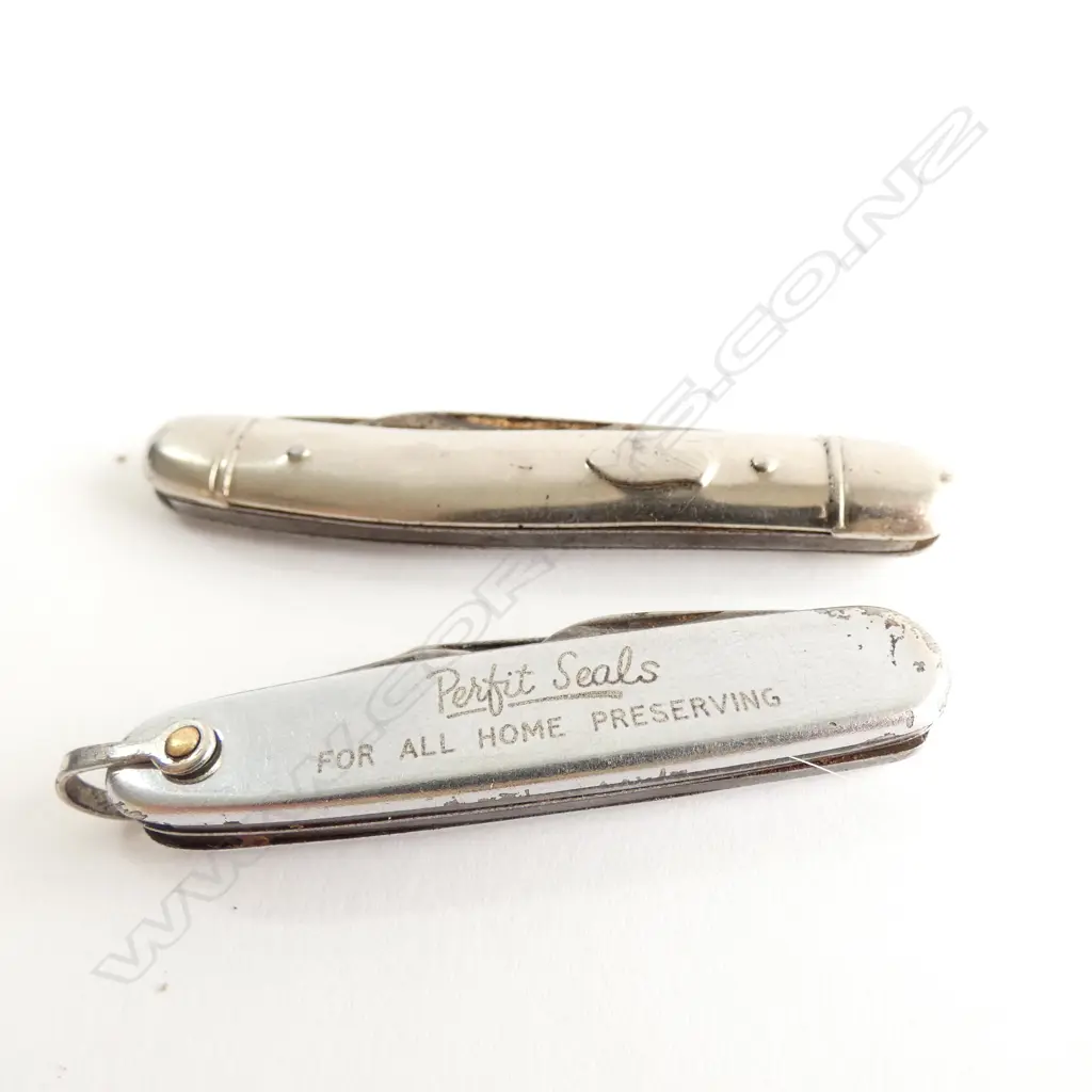 2 VINTAGE SMALL POCKET KNIVES 'PERFIT SEALS'... Image 1++
