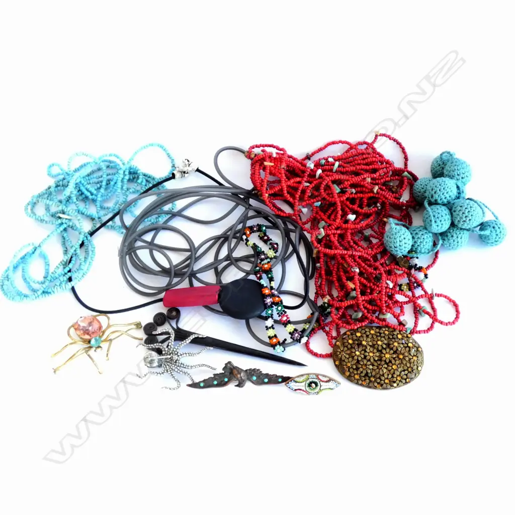 COLLECTION COSTUME JEWELRY NECKLACES ETC Image 1++