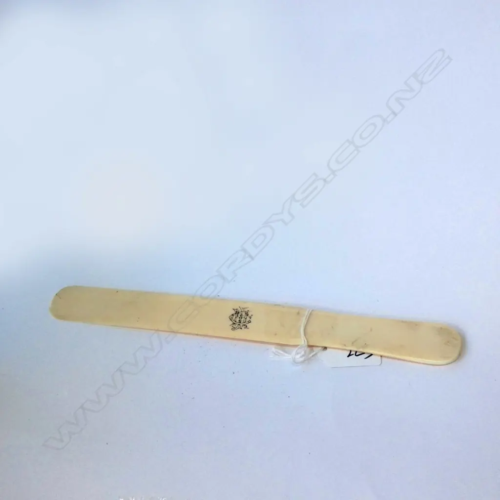 IVORY PAGE TURNER L. 250MM Image 1++