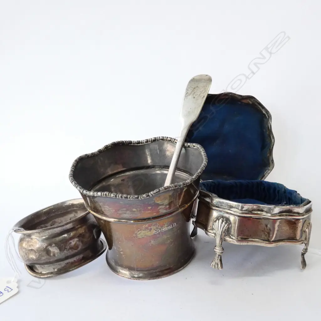 LOT STG SILVER NAPKIN/BOX/SPOON + VASE some faults Image 1++