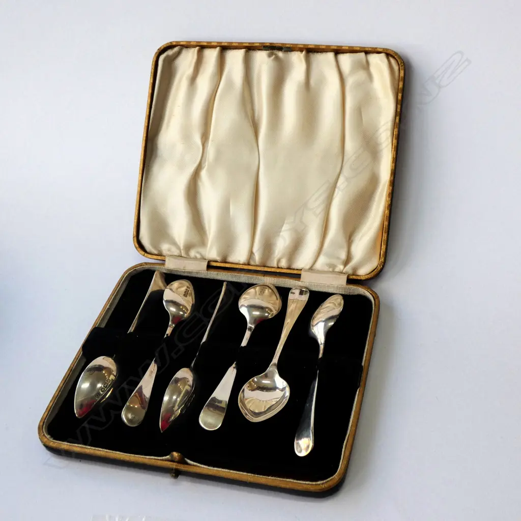 6 CASED STG SILVER TEASPOONS, SHEFFIELD 1933 53 GRAMS Image 1++
