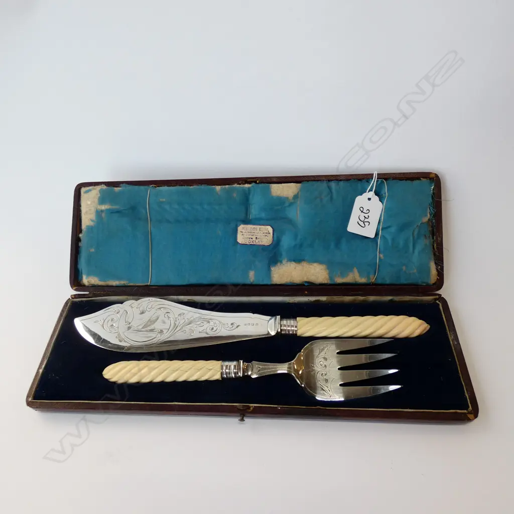 ANTIQUE IVORY & EP CASED FISH SERVERS Image 1++
