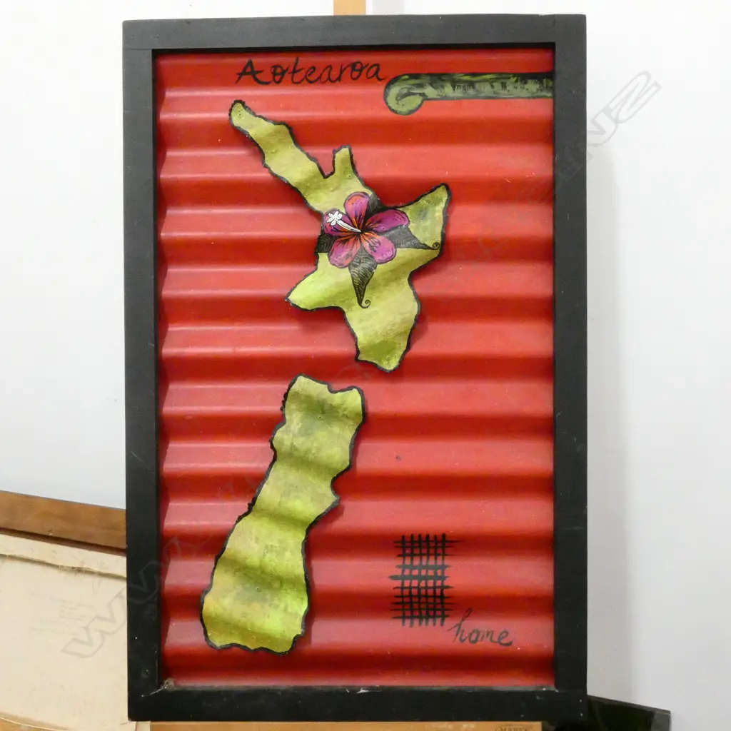 CORRUGATED METAL ARTWORK OF AOTEAROA H 880 MM Image 1++