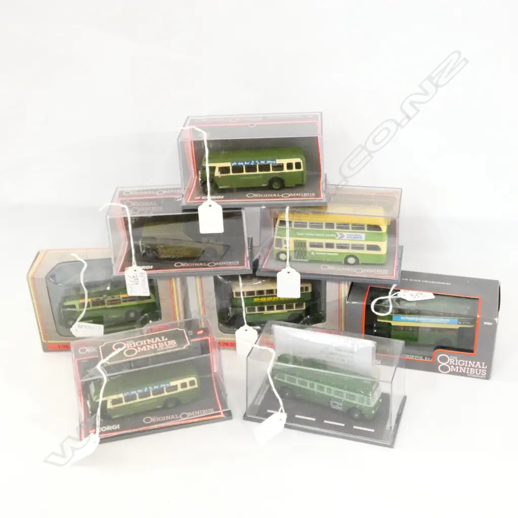 6 GREEN CORGI THE ORIGINAL OMNIBUS + 2 GREEN EXC. FIRST ED. Image 1++