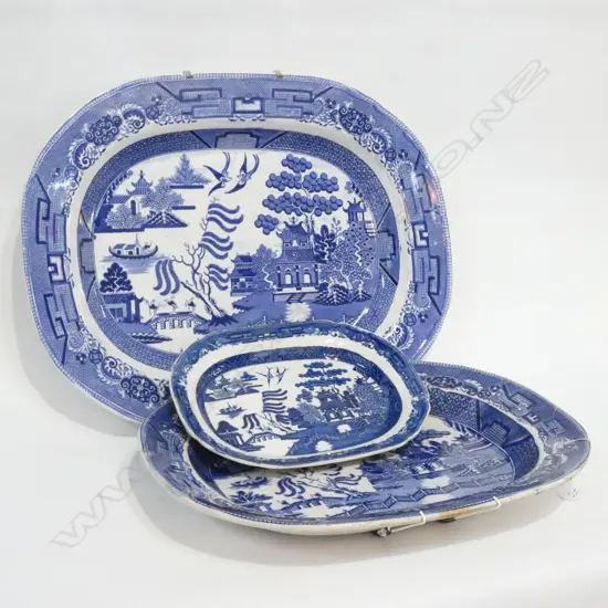 3 WILLOW PATTERN GRADUATED  ASHETS L510 MM