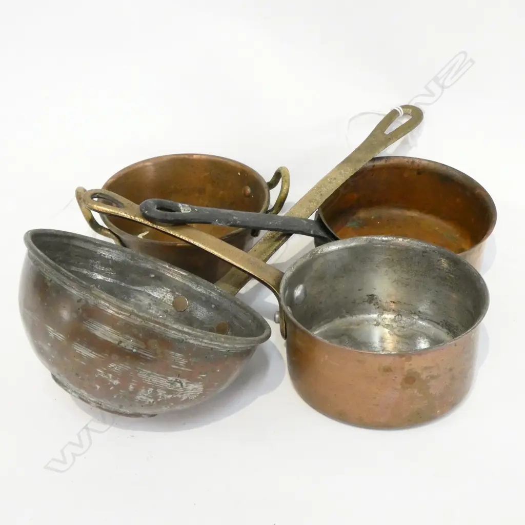 2 SMALL COPPER POTS, LADLE & SMALL DISH  Image 1++