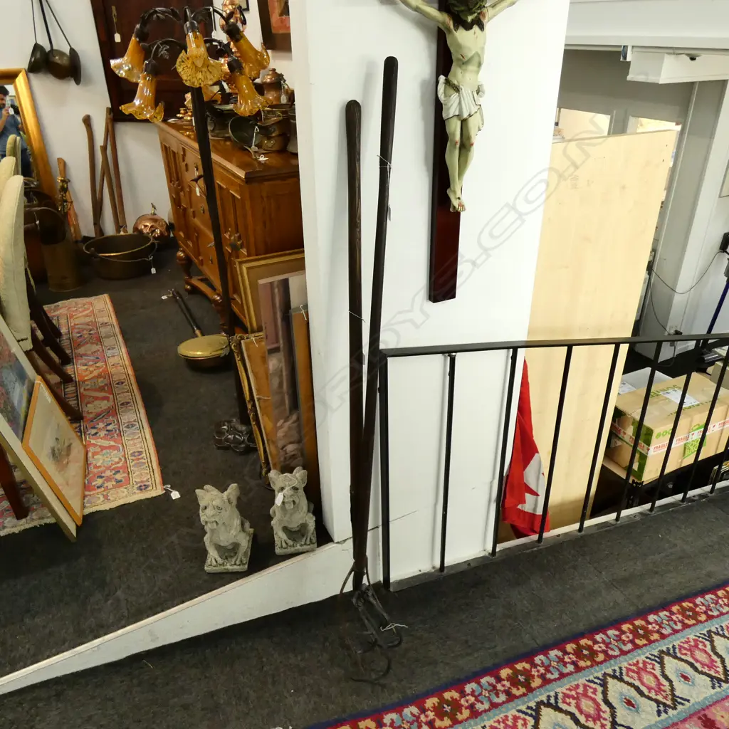 2 VINTAGE GARDEN HOES L 1.6M Image 1++