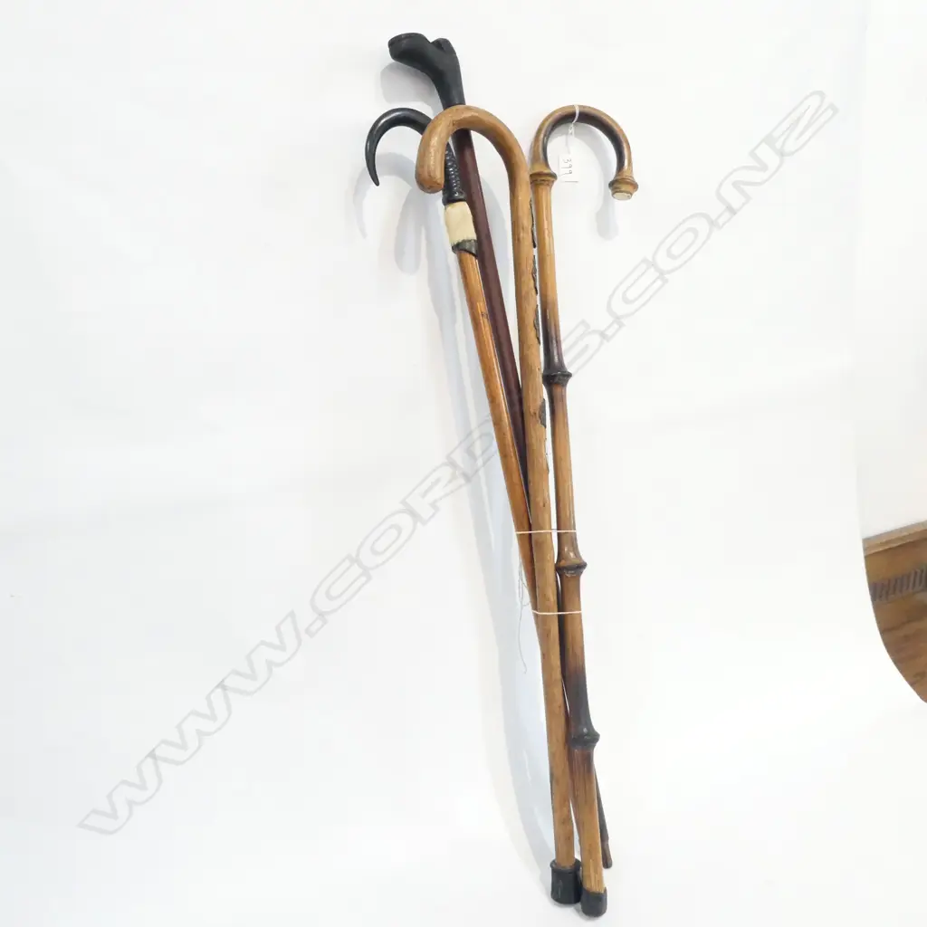 4 VINTAGE WALKING STICKS L. 960MM Image 1++