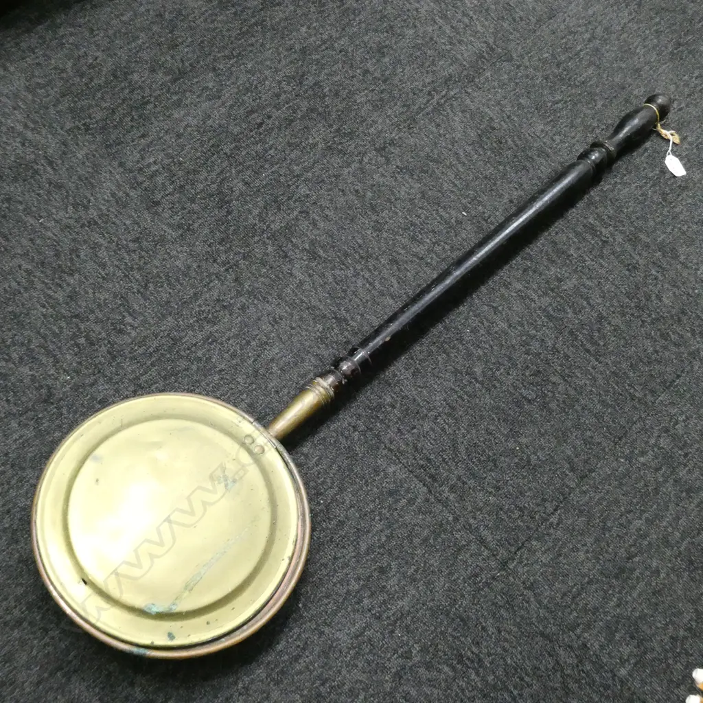 VICTORIAN LONG HANDLED BRASS BEDWARMER Image 1++